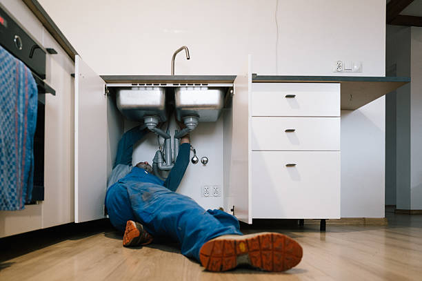 Professional Emergency Plumber technician working in Dodgertown, CA